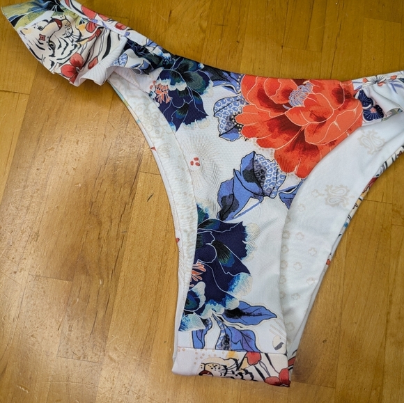 Maaji Reversible Cheeky Cut Ruffle Bottom - Happy Thoughts Kali NWOT Size small - Picture 4 of 10